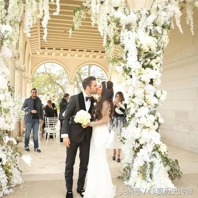 7年姐弟恋终成正果，法布雷加斯和女友完婚