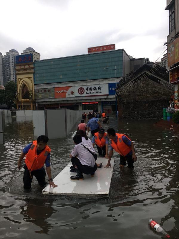 暴雨来袭，白云多地水浸，他们冲在第一线