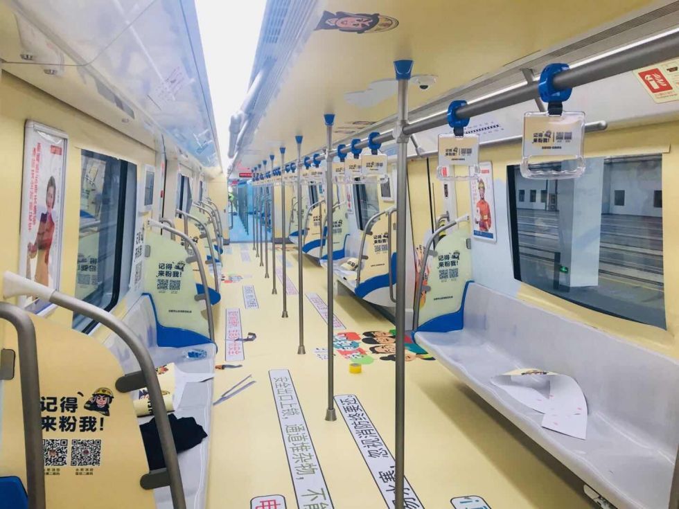 合肥地铁2号线消防全景主题车厢亮相 卡通消防