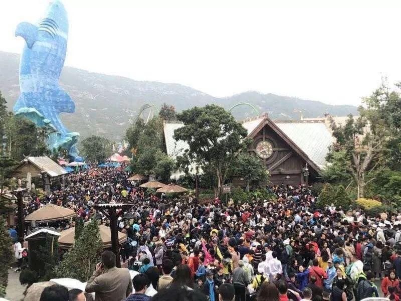 海口飞深圳机票今日破万元，上万辆车滞留!珠海澳门更可怕