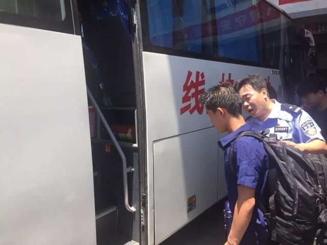 贵州男子无证驾驶被拘15天,出来后福安民警竟