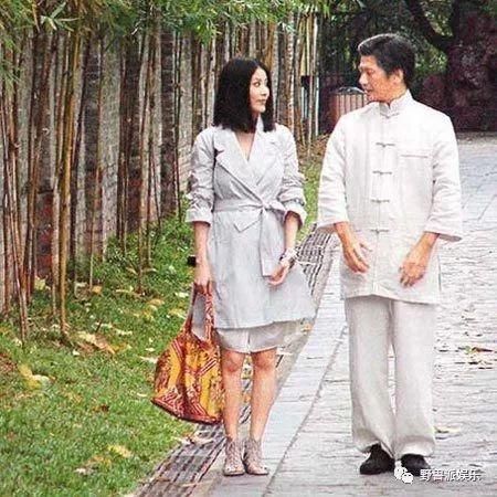 这桩9年前的代孕悬案还没破解吗?当事人又出来否认了……