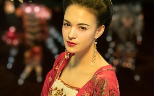 倾国倾城的美女凋零在乱世中,绝代芳华的容颜还是敌不过命运