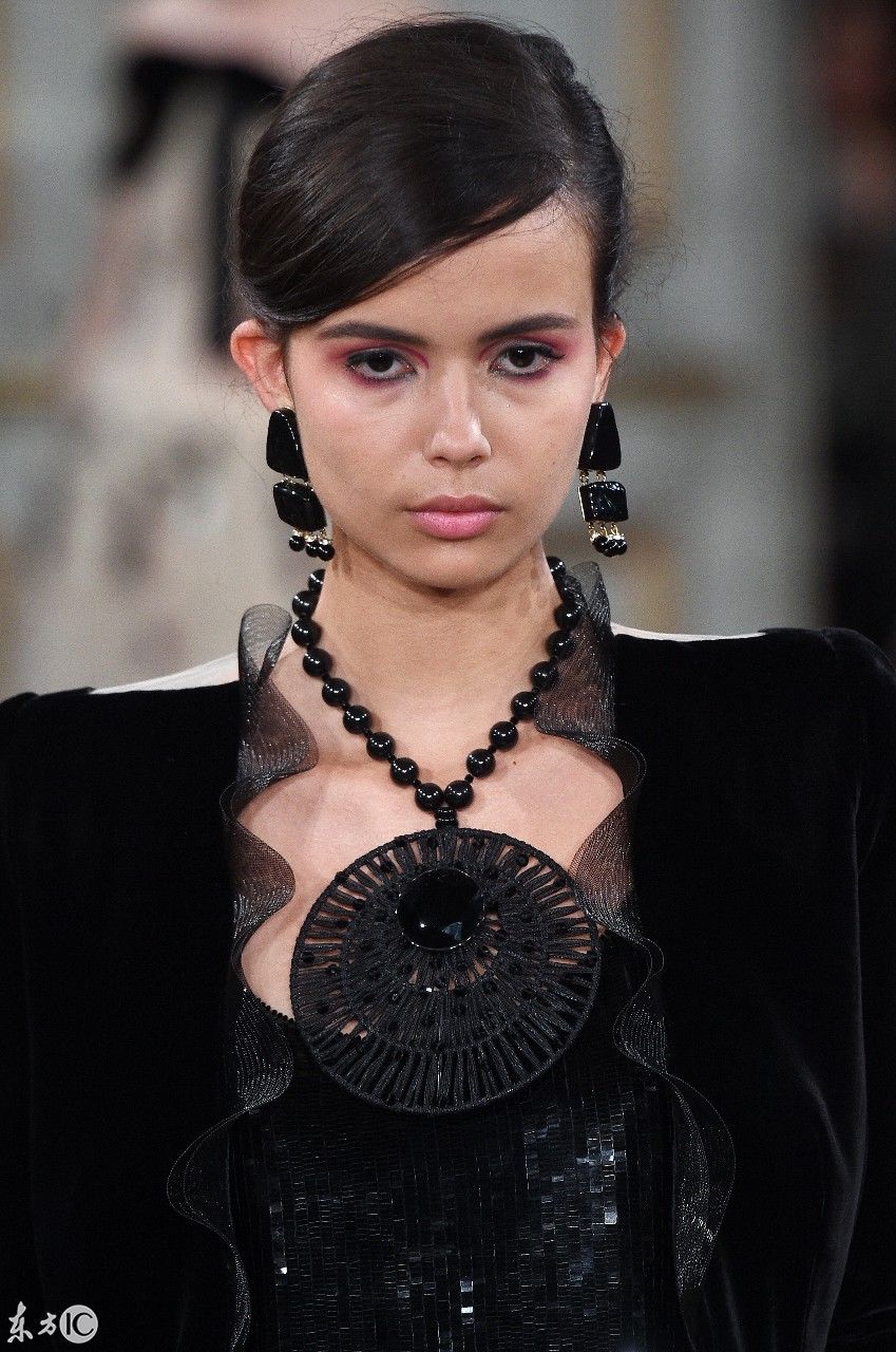 香奈儿秋冬2018时装SHOW,为什么国际大牌女