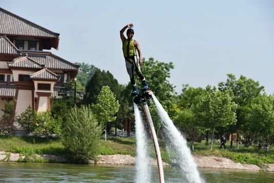 河南灵宝:小长假在函谷关景区浪起来