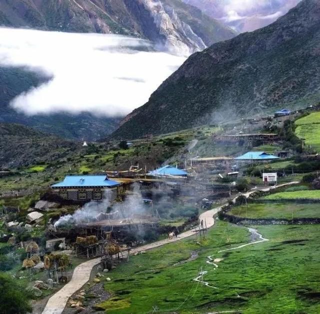 川藏路旁，然乌湖之边，这座被6条冰川包围的古村美爆了！