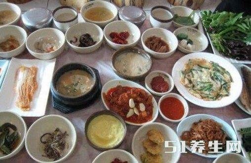 看了韩国人请客吃的菜才知道韩剧都是骗人的,连肉都是奢侈品