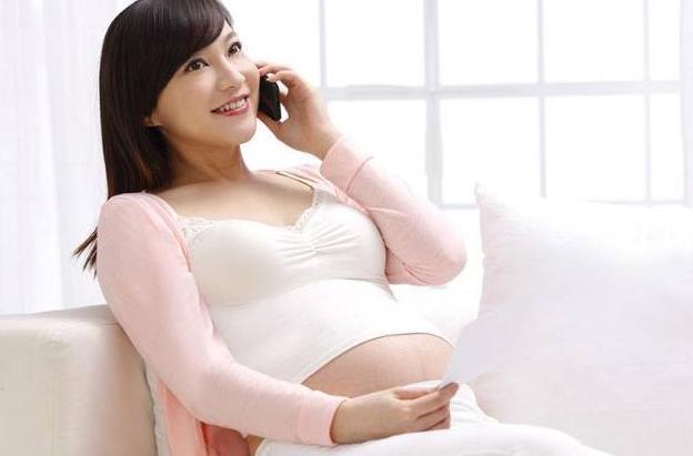 谁说孕期玩手机会导致胎儿畸形?育儿专家却不