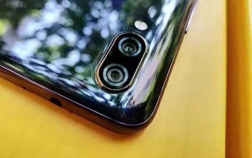 全面屏真正的黑科技不是机械摄像头,而是屏幕发声