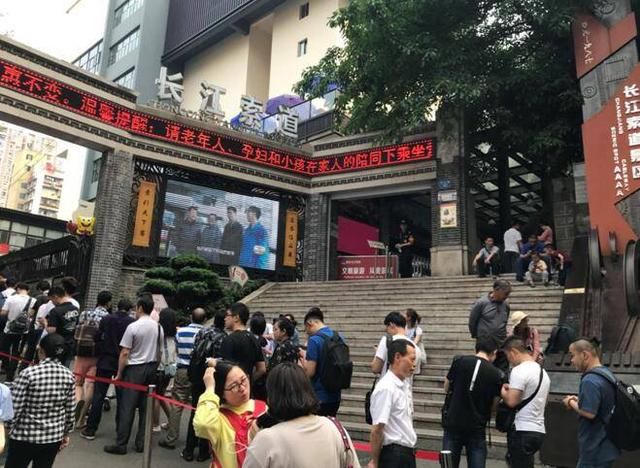 重庆旅游五一爆棚 商家感叹只恨接待能力有限