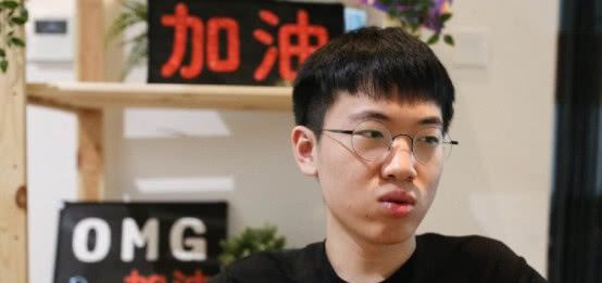 面对Faker,解说无意间说了两个字,粉丝要求道歉! pp电子游戏平台官网