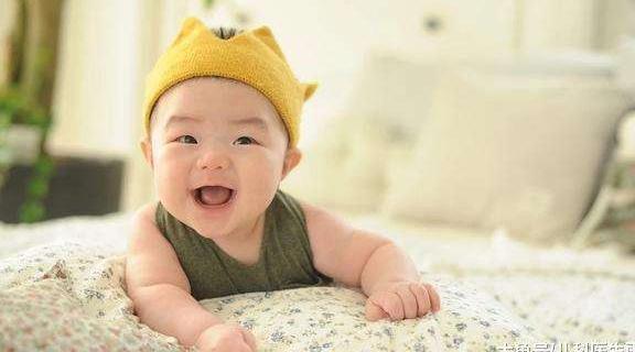 宝宝多大可以用枕头? 怎么选枕头? 儿科医生告