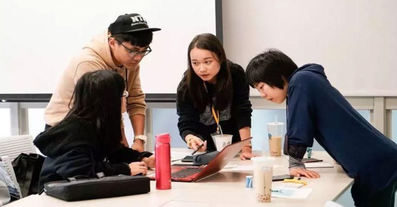 不要因为孩子被贴标签，就跟着老师一起否定他