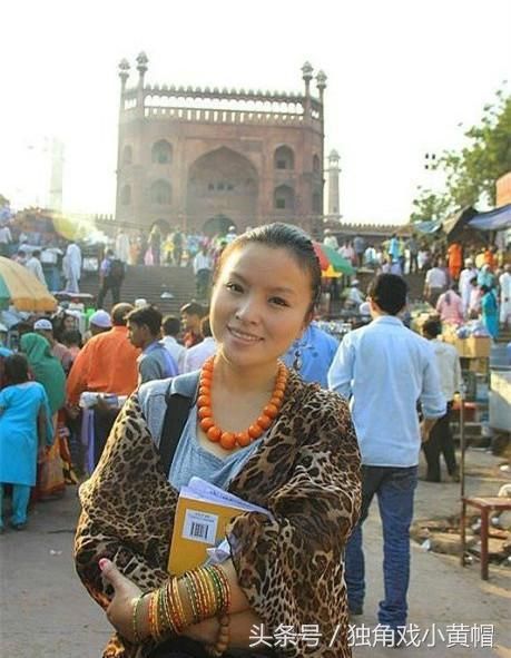 到印度旅游的中国美女，被眼花缭乱的印度街头美食“镇住了”