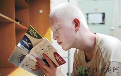 白化病宝宝可以照蓝光吗