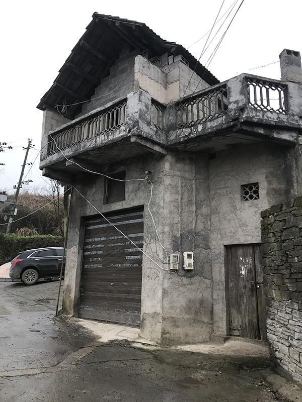 湖南少女被囚禁地洞性侵24天,嫌犯墙上贴婚庆