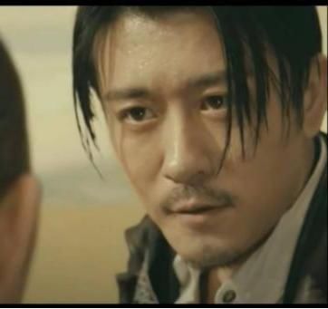 亲妈是制片人，干妈是知名导演，有演技有颜值他却平淡存在了20年