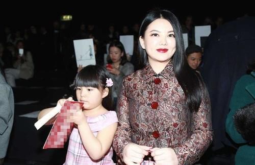 脾气大？10岁王诗龄和李湘吵架，直接挂断妈妈电话被指是富养毛病