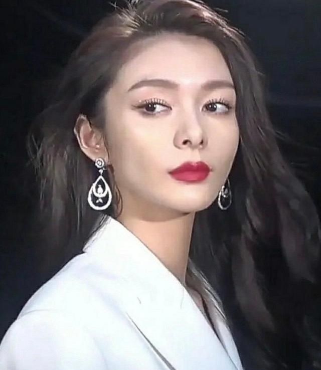高清镜头下女星：李一桐甜美，傅菁高冷，看到孔雪儿：吹爆你的颜