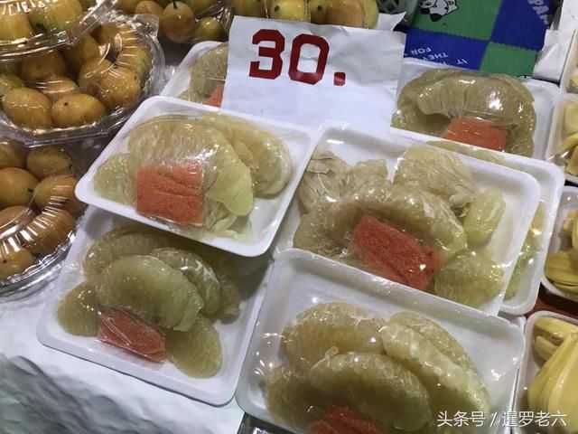 泰国水果便宜吗？草莓一碗4元，菠萝蜜一份6元，臭豆有谁见过吗？