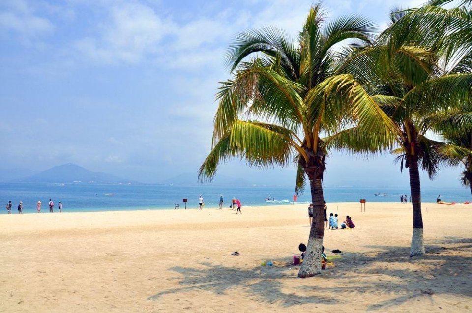 中国人喜欢去欧美旅游，这几个小岛被外来的欧美人挤爆!