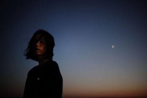 表面活泼内心孤独的人,都会有这7个特点