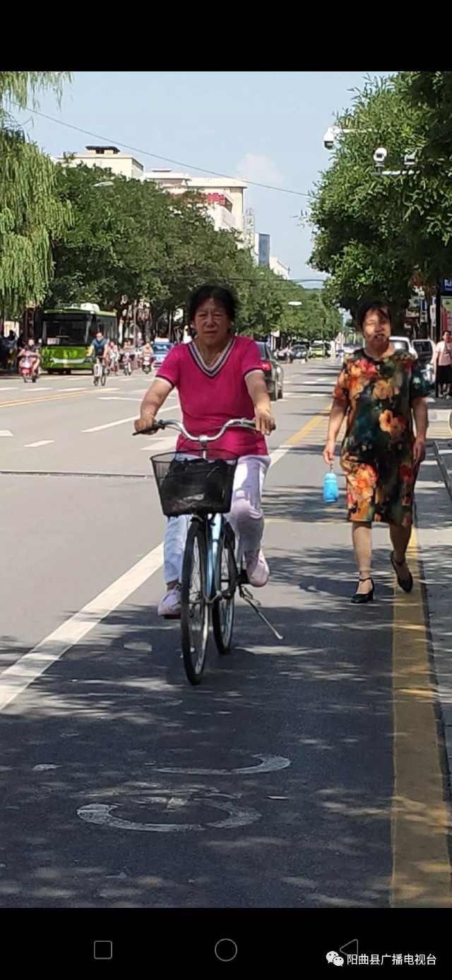 不按规定车道行驶