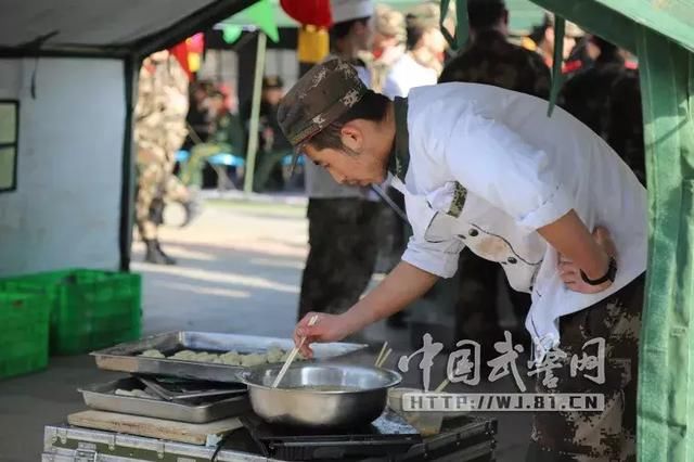 军营“美食一条街”,官兵吃啥都免费 “摊位”口味多好吃