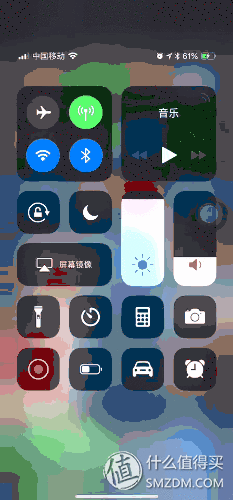 iphonex锁屏右上角一条白色横线,是什么问题?