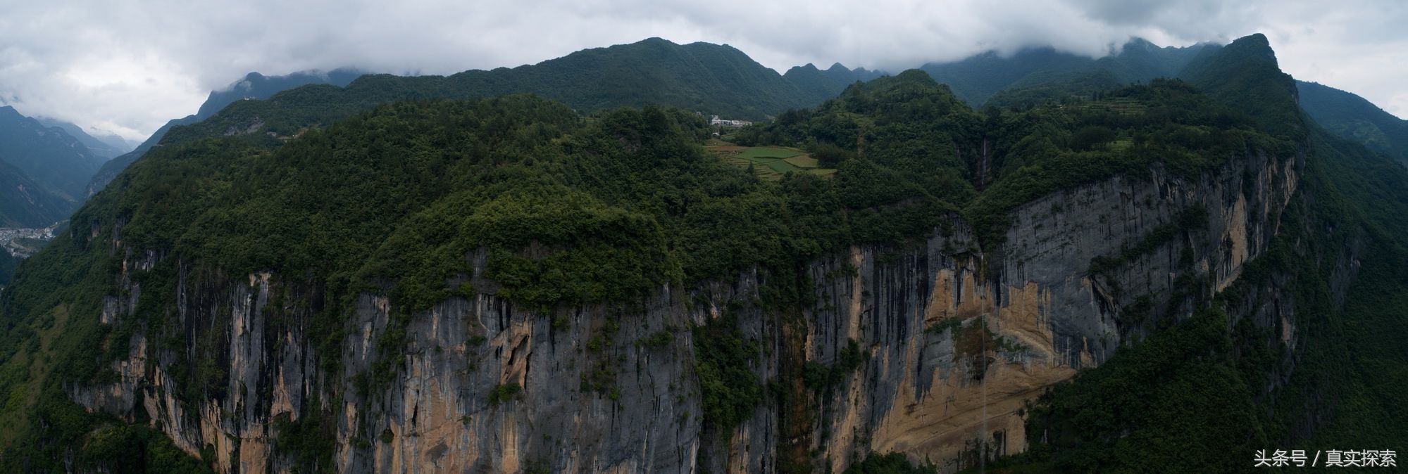 湖北神农架大九湖到重庆巫山当阳大峡谷的罕见超级大瀑布 超百米