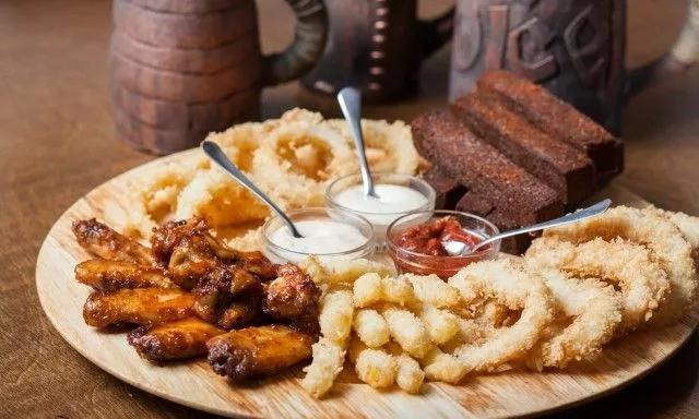 外国人喝酒有下酒菜么, 都是什么菜?