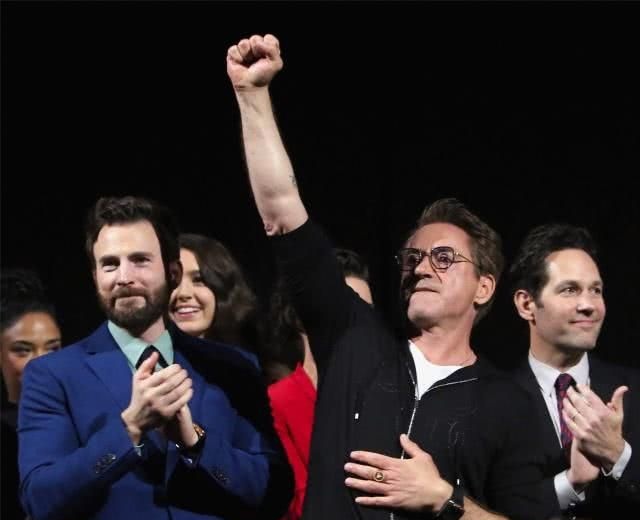 《复联4》演员最后一次大合影中,出现了一些既