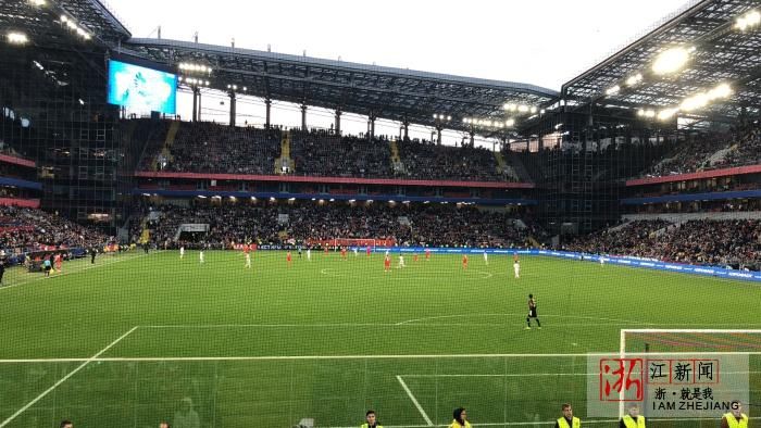 俄罗斯世界杯即将开幕 义乌铁杆球迷打飞的观