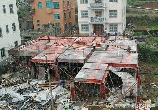 福建土豪狂砸160万建4层带地下室大别墅，旋转楼梯上二楼堪称完美