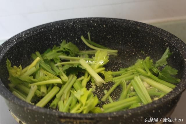 过年大鱼大肉吃腻了，这菜正好可以给肠胃大扫除，多吃预防富贵病