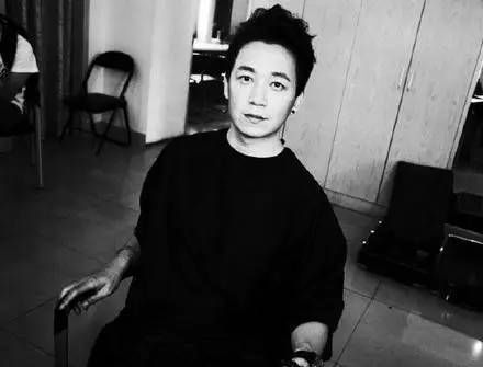 还记得当年西湖河畔的许仙吗?现在的潘粤明终