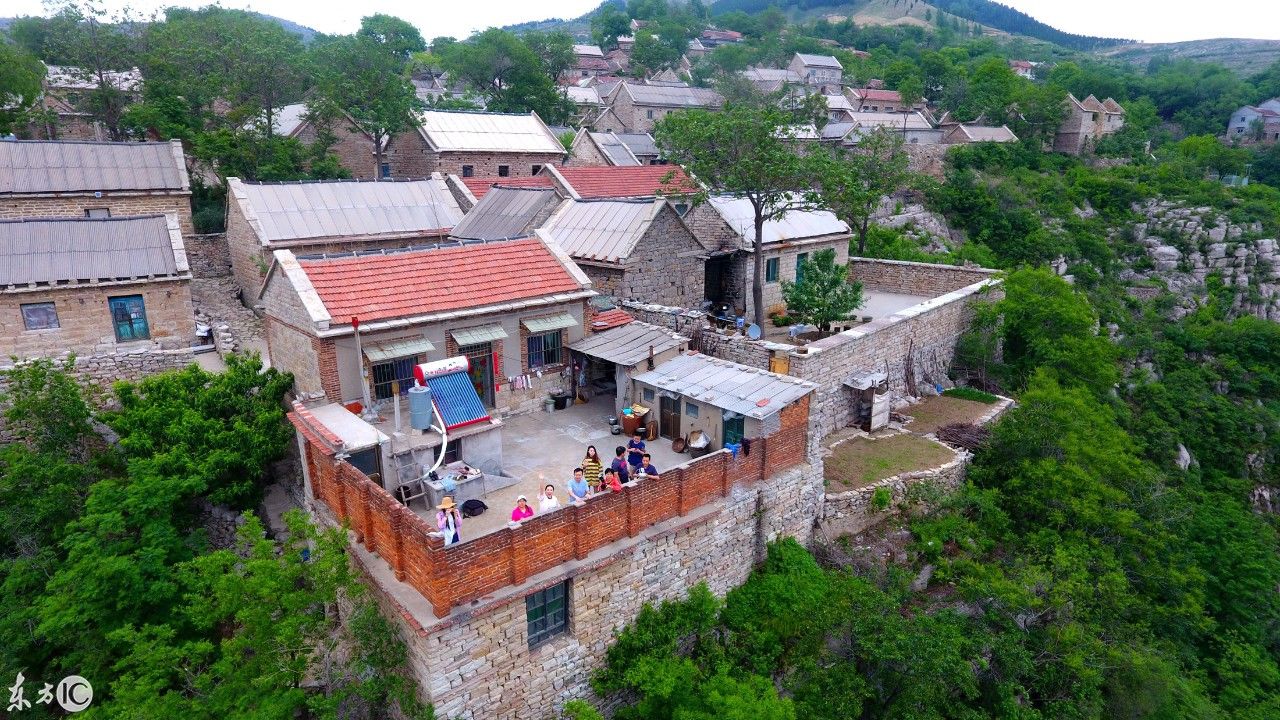 逯家岭村:始建于明永乐末年，山东莱芜境内海拔最高的岭上村庄