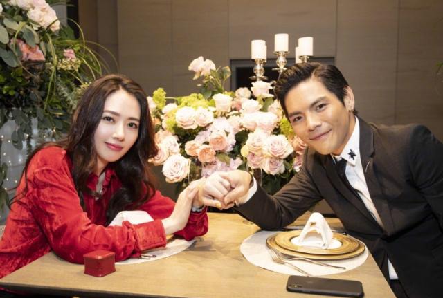 郭碧婷向佐订婚不到1个月,四处旅游像老夫老妻