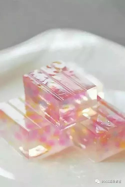 3平米小店年赚2300万人民币，只因做对一件事！