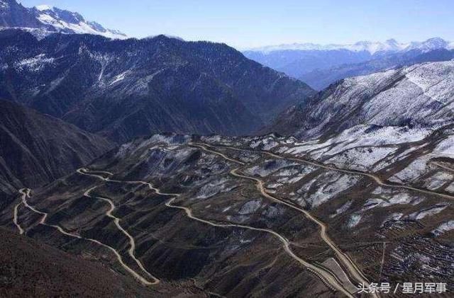 三千里川藏线再险峻也挡不住他们！中国汽车兵让外国军人肃然起敬