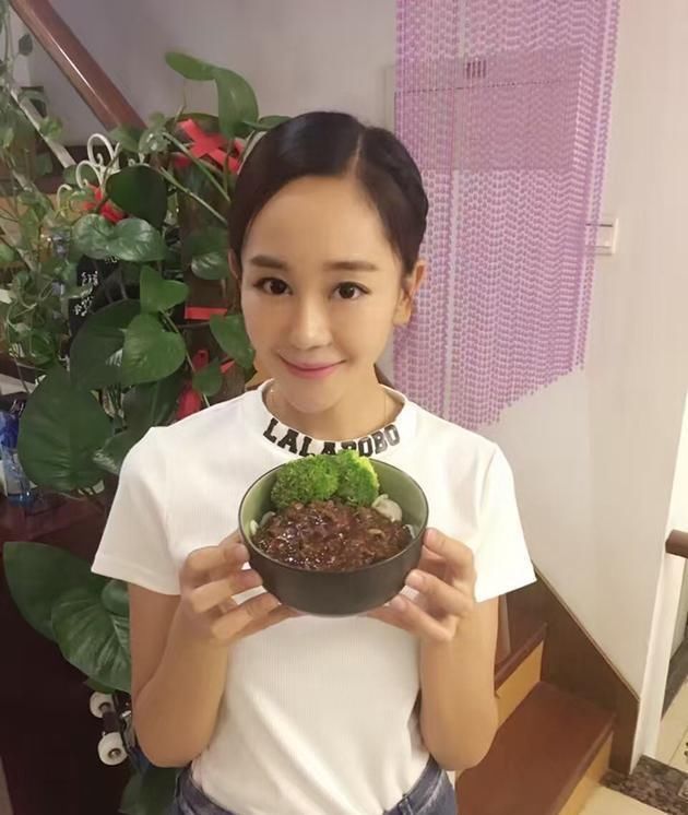 于小彤与海陆分手后,新恋情坐实,粉丝没想到竟