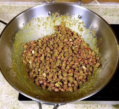 酥酥脆脆的怪味花生豆