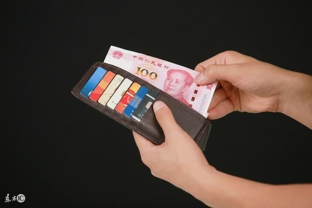 能用信用卡的时候就不要找人借钱,宁可短期负