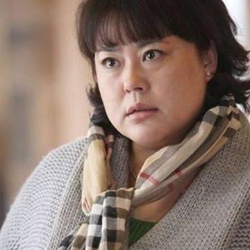 著名演员李菁菁,被近500名的副导演封杀,她霸