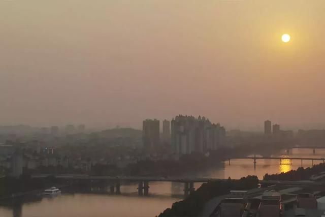 一个人住270江景大宅，花500万装修，真是个棒小伙