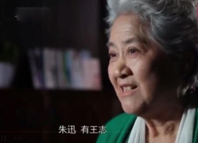 朱迅哭诉手术完妈就陪了她半小时 母亲：大女儿孤身一人要去陪她