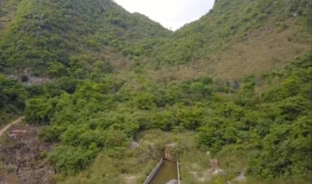 航拍:贵州与广西交界线,深山方圆十里,独一户人家