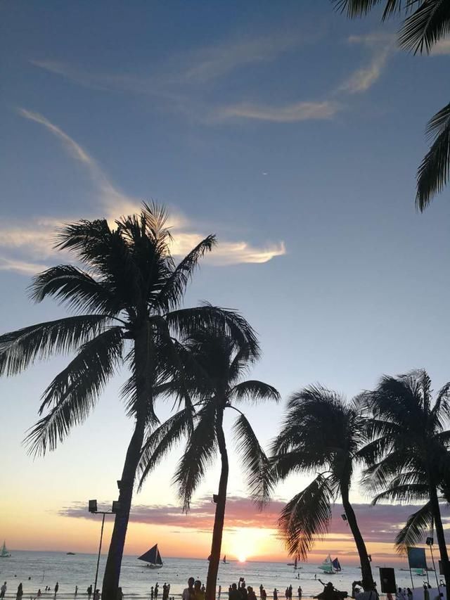 长滩岛旅游记，这个海岛是世界七大最美海滩之一，因环境遭破坏被