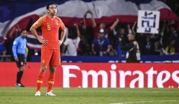 国足真正榜样!曝恒大王牌高烧仍坚持上场,曾被