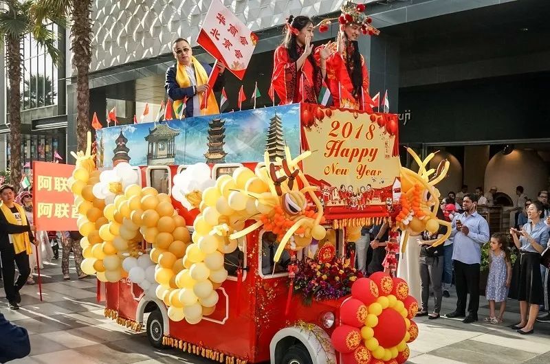 【多图】我在现场 | 春节千人大巡游，迪拜史上最大规模中国新年